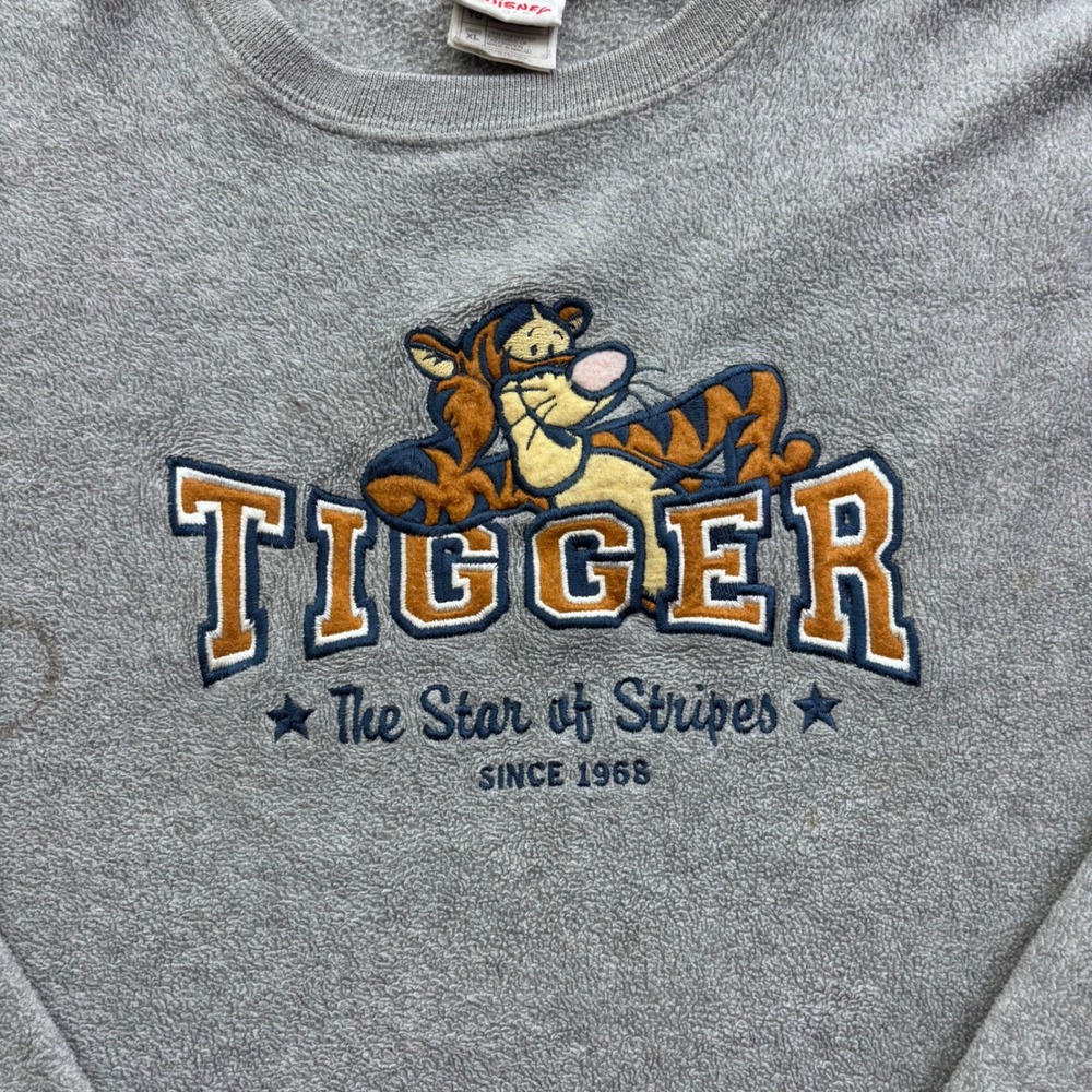 Vintage Disney Store Tigger Fleece Sweatshirt Gray Embroidered Mens Size XL - Picture 3 of 7